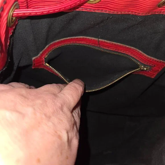 *Authentic* Louis Vuitton Epi Noe with matching wallet - Picture 13 of 16